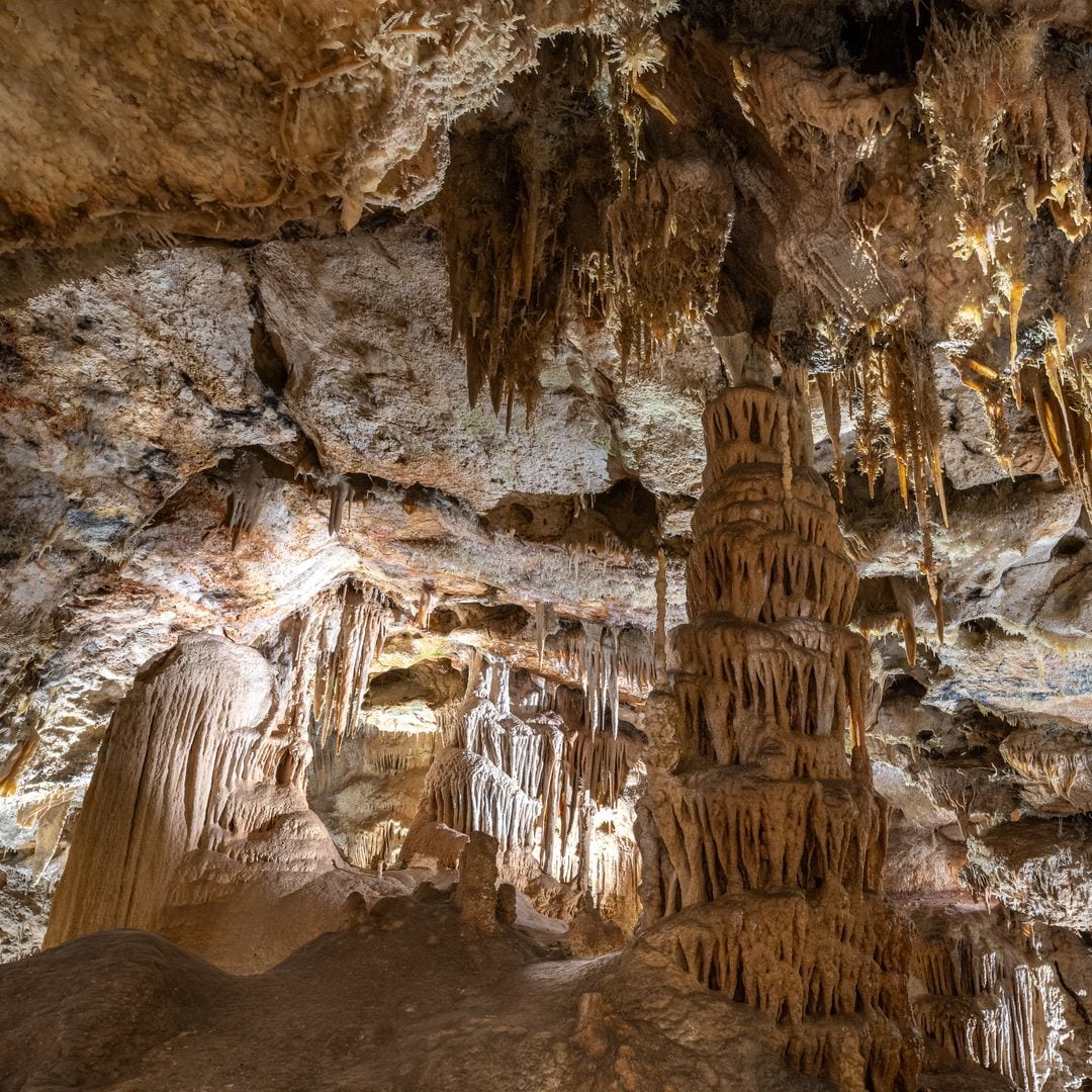 Molinos, el desconocido pueblo de Teruel que esconde las Grutas de Cristal