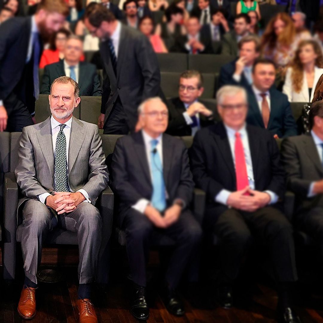 Las imágenes del reencuentro entre el rey Felipe y la infanta Cristina en un acto oficial