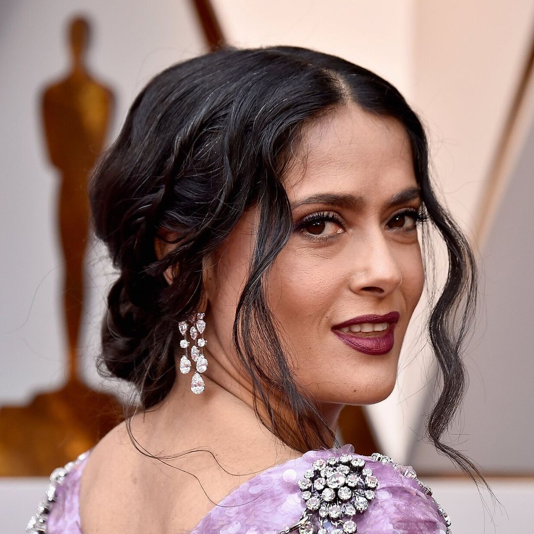 Salma Hayek termina una cena rompiendo unos platos, ¿qué pasó?