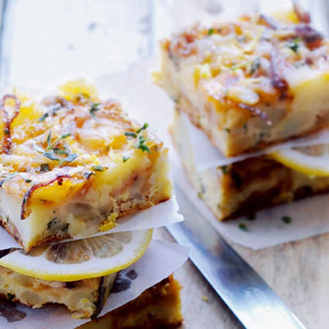 Tortilla de patata y cebolla al aroma de limón