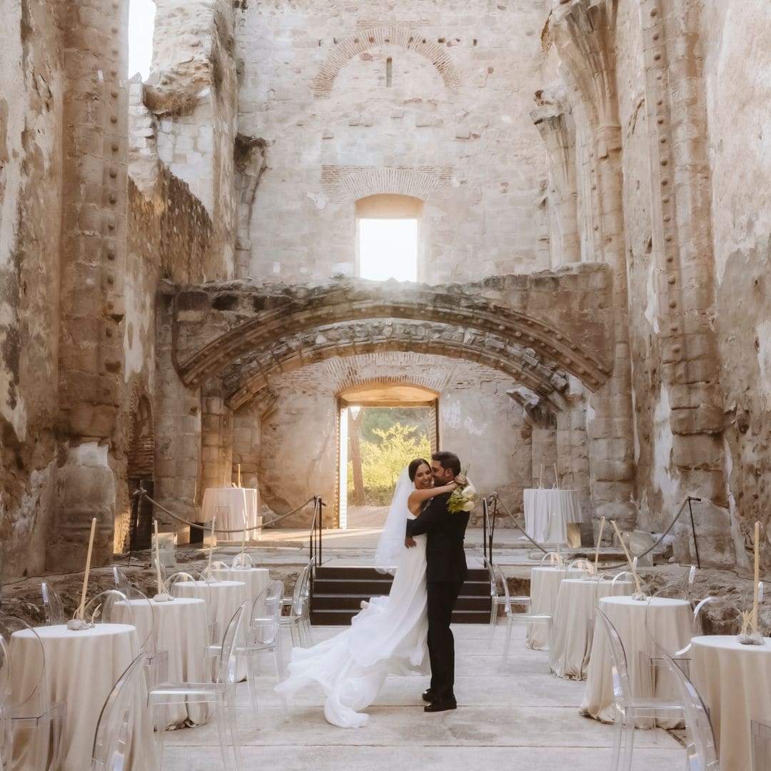 Un monasterio en ruinas y decoración de sal: la boda de Ana en la sierra de Madrid