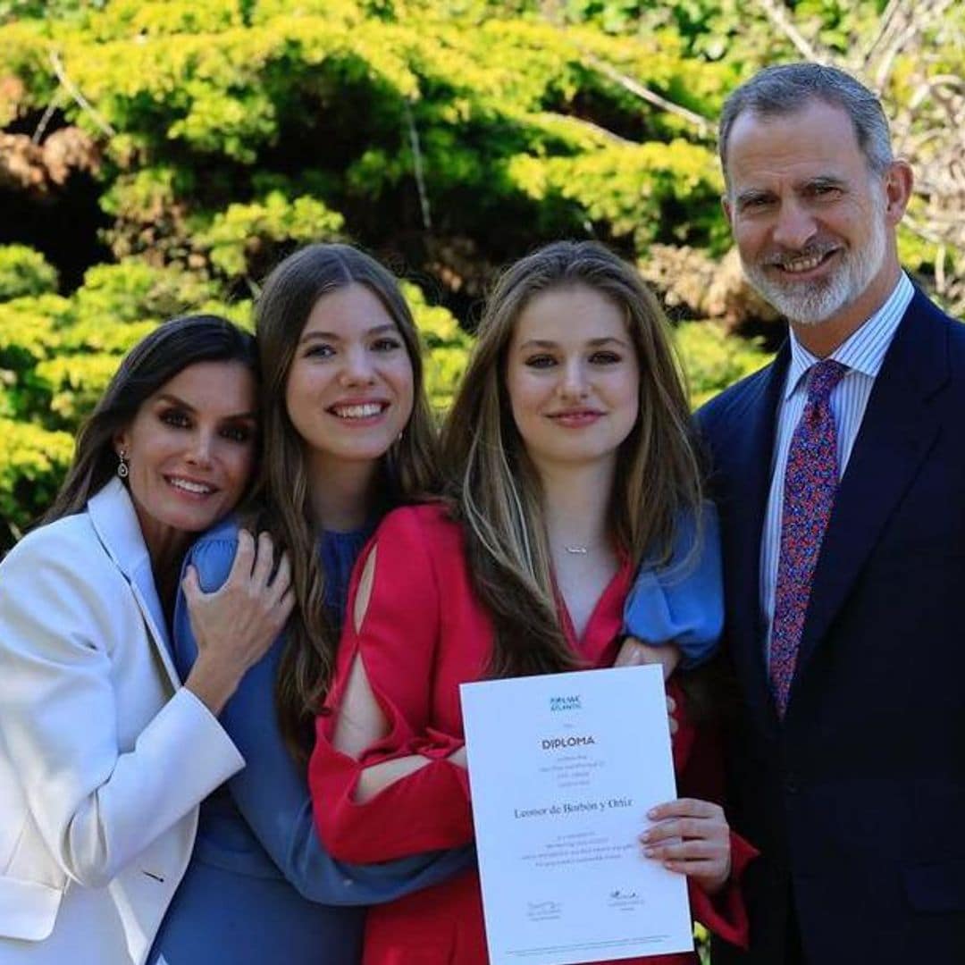 Cobijada por el cariño de sus padres y su hermana, la Princesa Leonor de España se gradúa en Gales