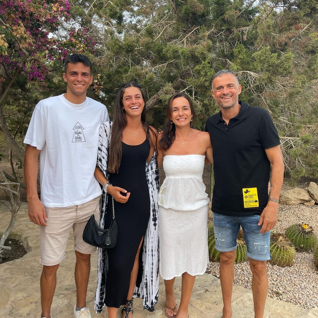 Luis Enrique con su mujer Elena y sus dos hijos, Pancho y Sira