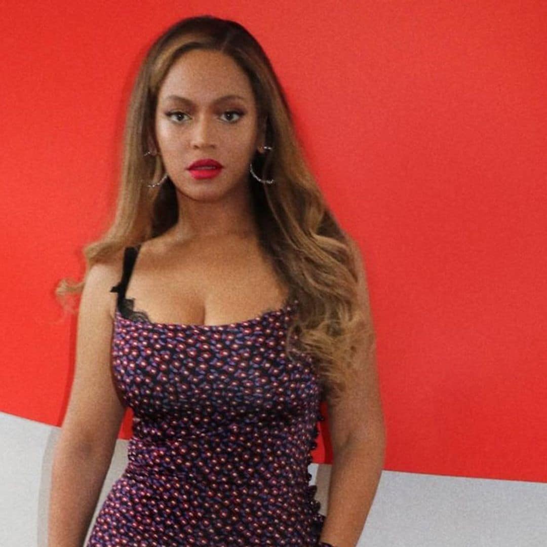 ¡Beyoncé ha vuelto! Y ha elegido un 'slip dress' con sello español para la ocasión