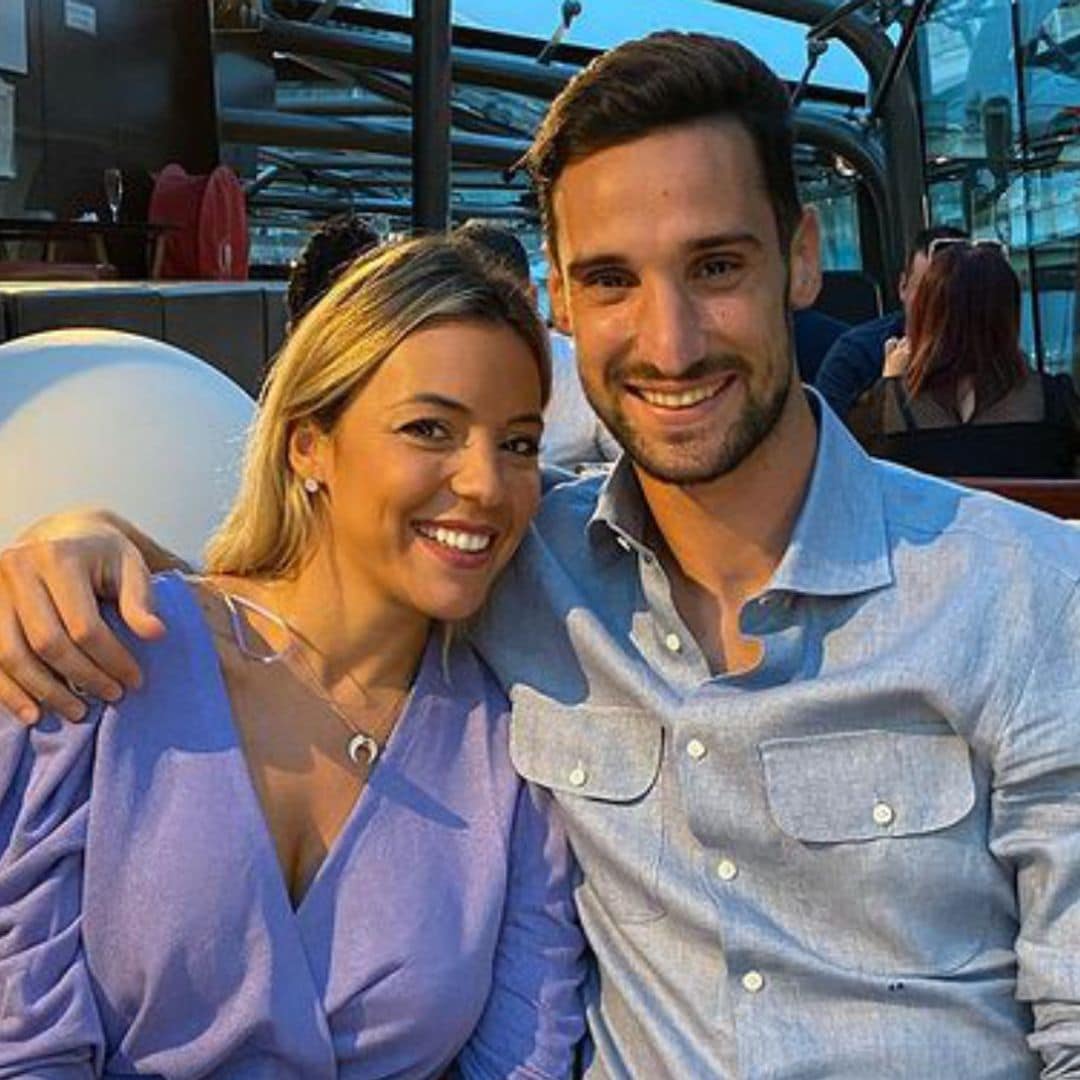 La esposa de Sergio Rico se muestra optimista y prudente con los avances del portero: 'Poco a poco'