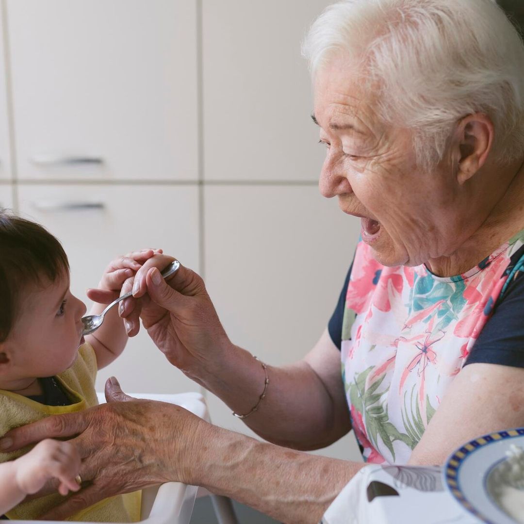 El papel de los abuelos en el BLW: ¿puede su miedo afectar al éxito de este método?