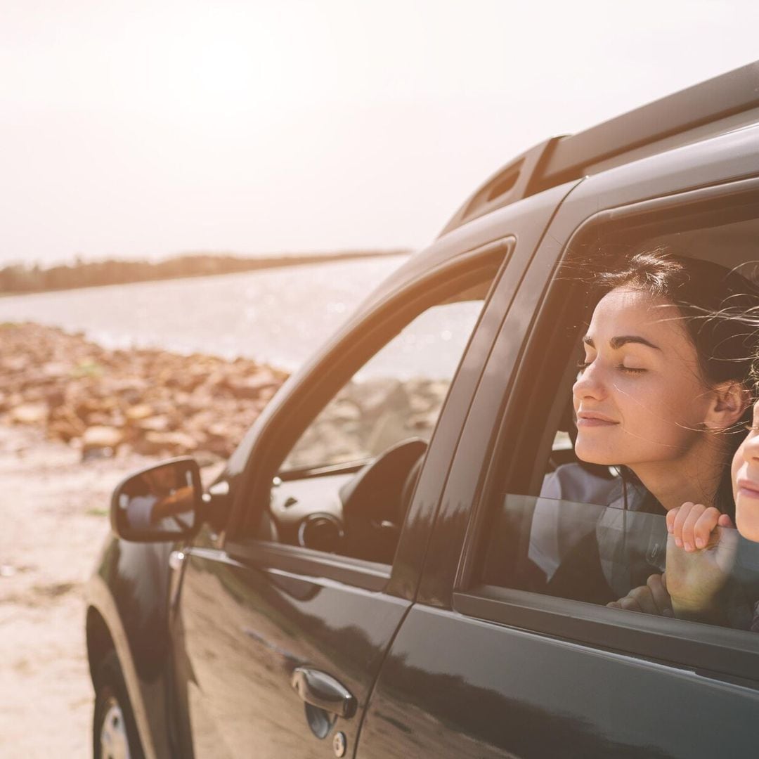 ‘¡Mamá, me mareo!’ Cómo prevenir que tu hijo se maree cuando viajáis en coche