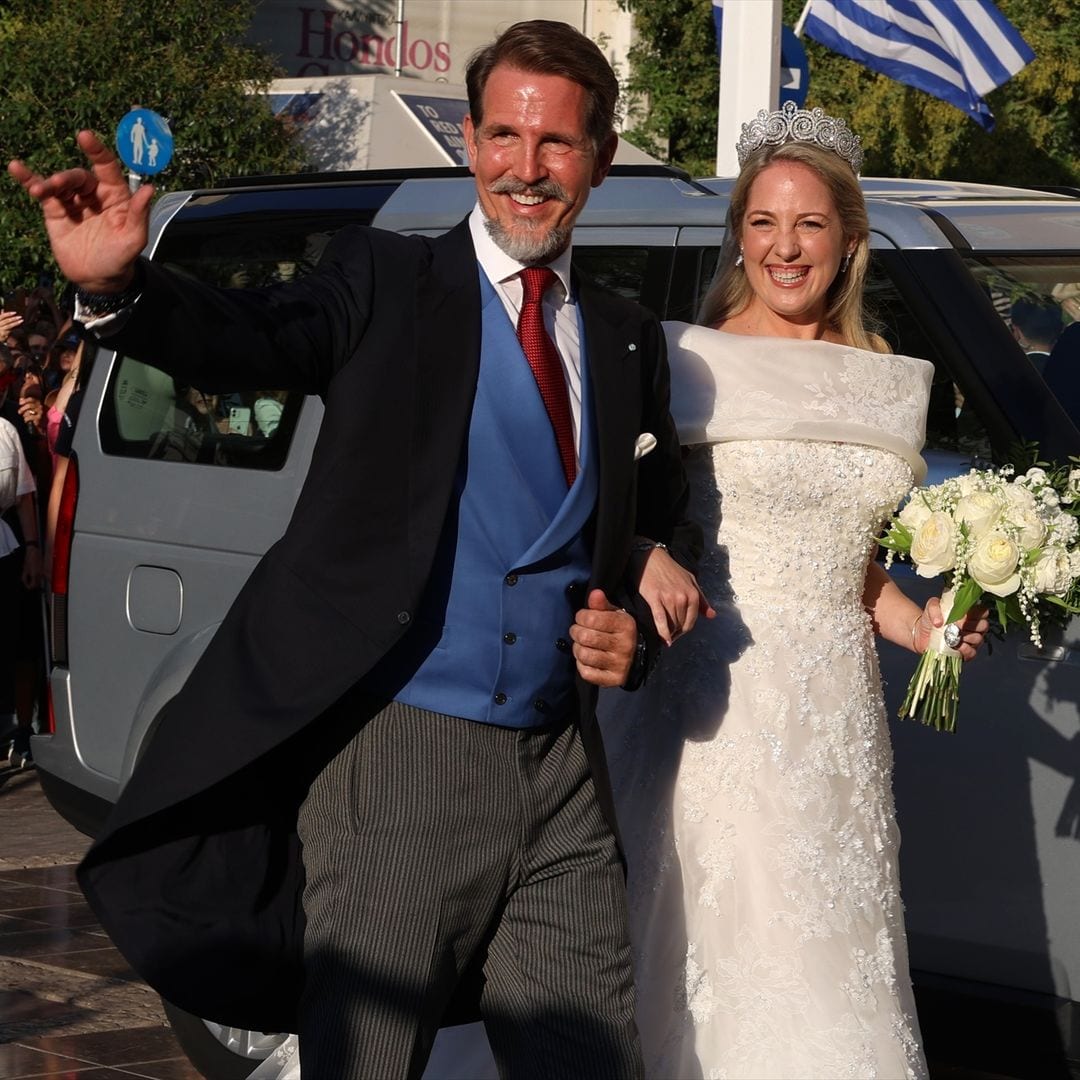 Teodora de Grecia con su hermano Pablo de Grecia llegando a su boda 