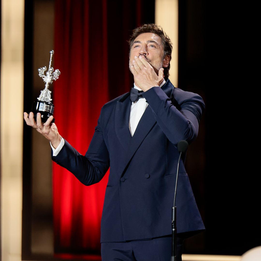 Javier Bardem recibe el Premio Donostia del Festival de San Sebastián y se lo dedica emocionado a su madre, a Penélope Cruz y a sus hijos