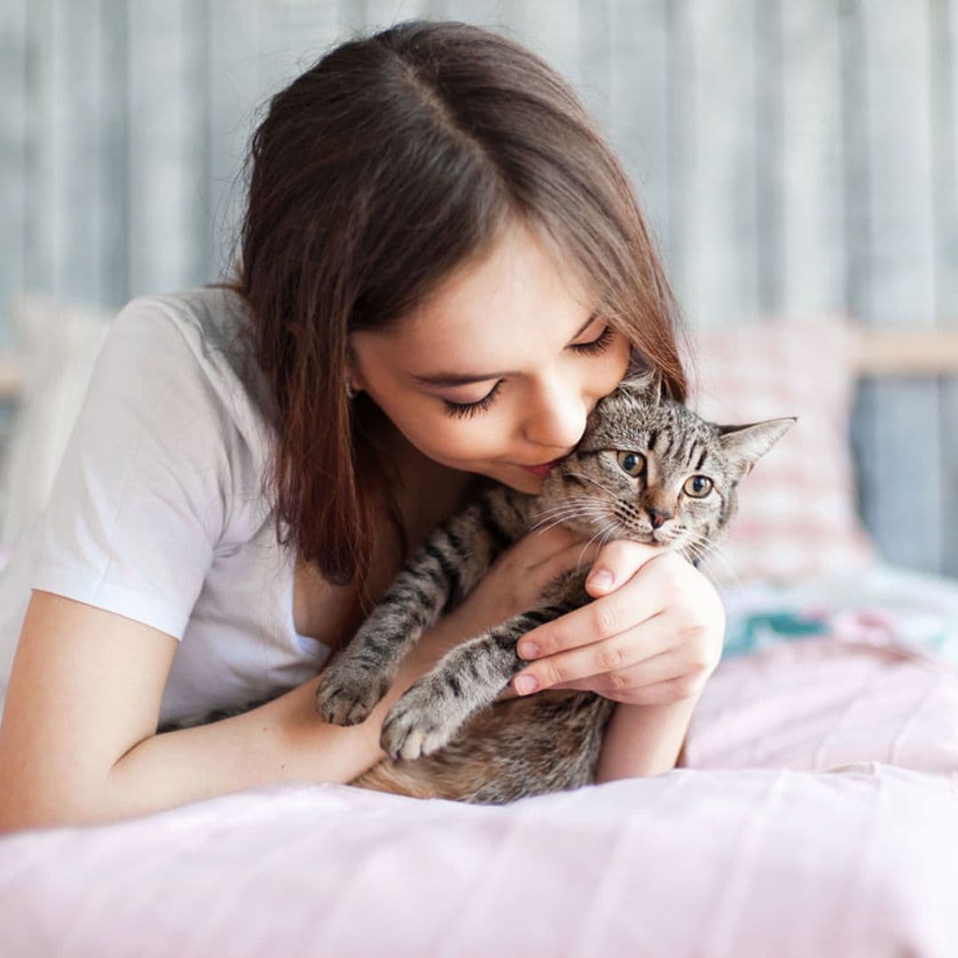 chica con gato