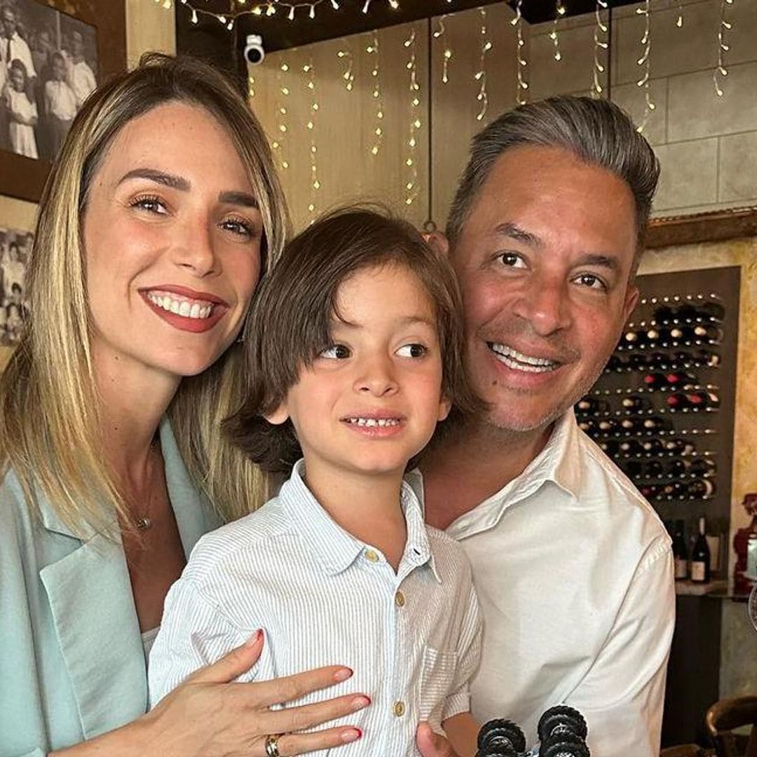 Daniel Sarcos, feliz junto a su hijo tras una delicada cirugía de cadera