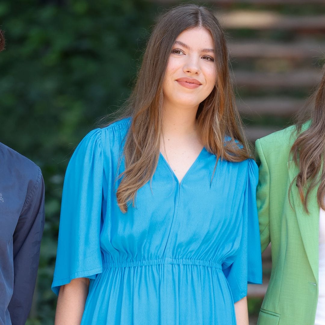 La infanta Sofía marca cintura con su nuevo minivestido en azul 'royal' que ilumina su rostro