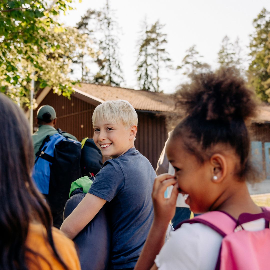 ¿Por qué es habitual que los niños tengan vómitos y diarrea cuando van de campamento?