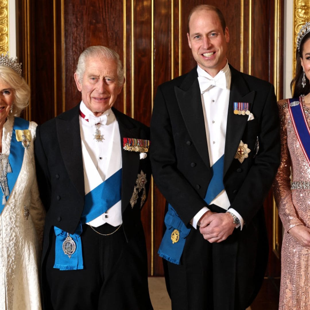 Los Príncipes de Gales, junto a los reyes Carlos y Camilla en una noche de gala tras el revuelo por el último libro sobre los Sussex