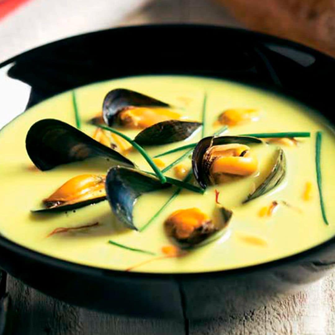 Crema de mejillones con azafrán y cebollino