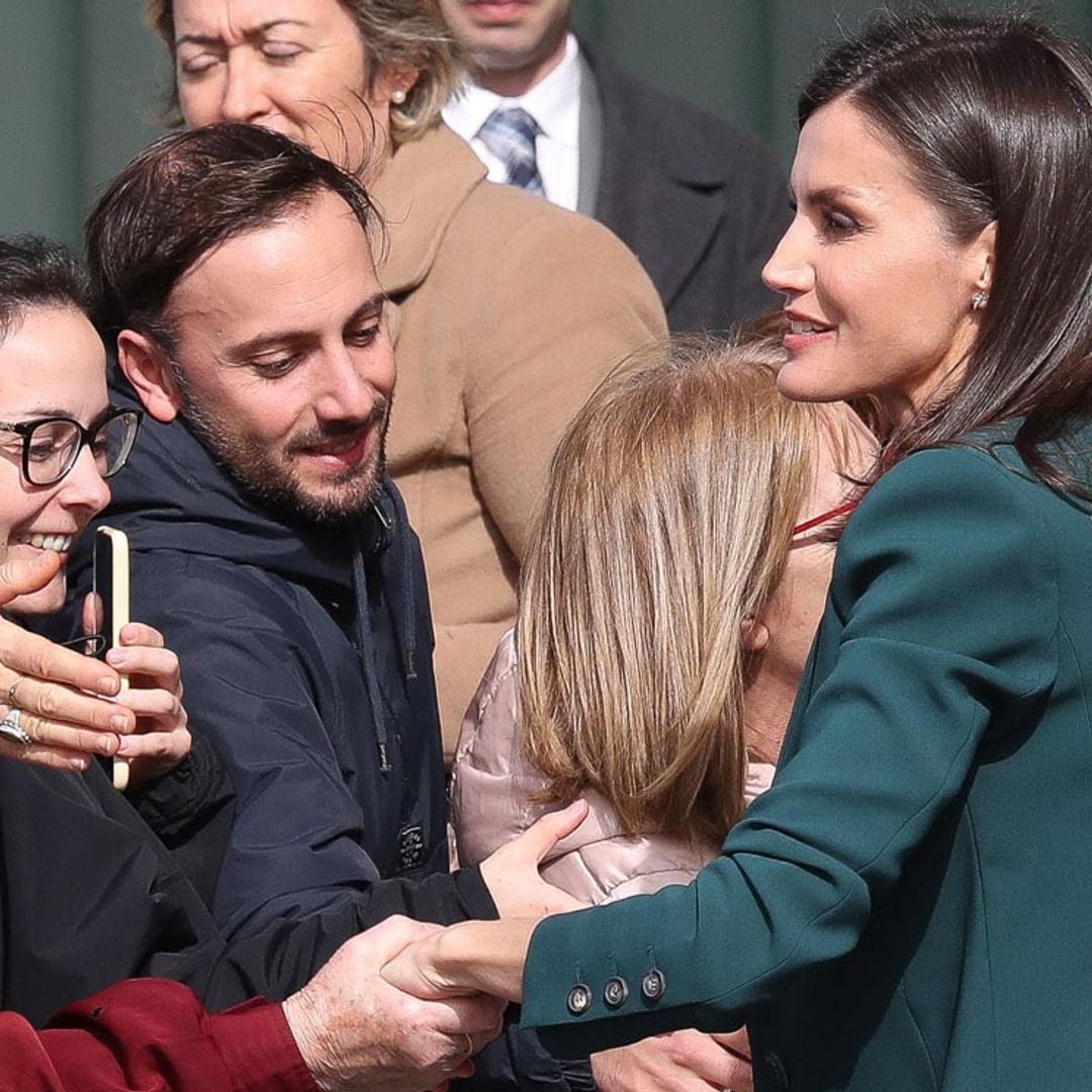 Doña Letizia se convierte en la reina de los 'selfies' en A Coruña