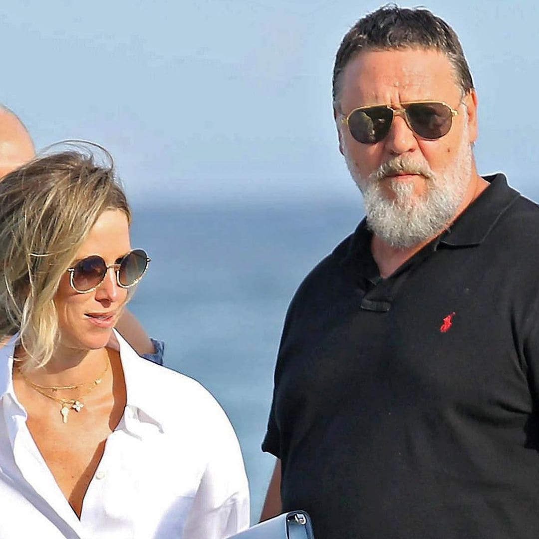 Russell Crowe ‘gladiador’ y perfecto caballero de su novia, Britney Theriot