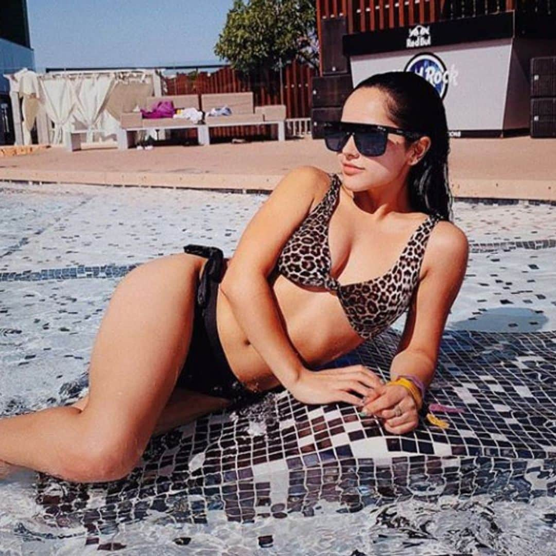 Becky G en bikini antes de su concierto con Taylor Swift