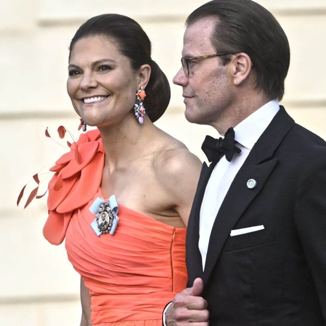 De Victoria de Suecia a Mary de Dinamarca: despliegue de elegancia en el concierto de la Ópera por el Jubileo de Oro del rey Carlos Gustavo