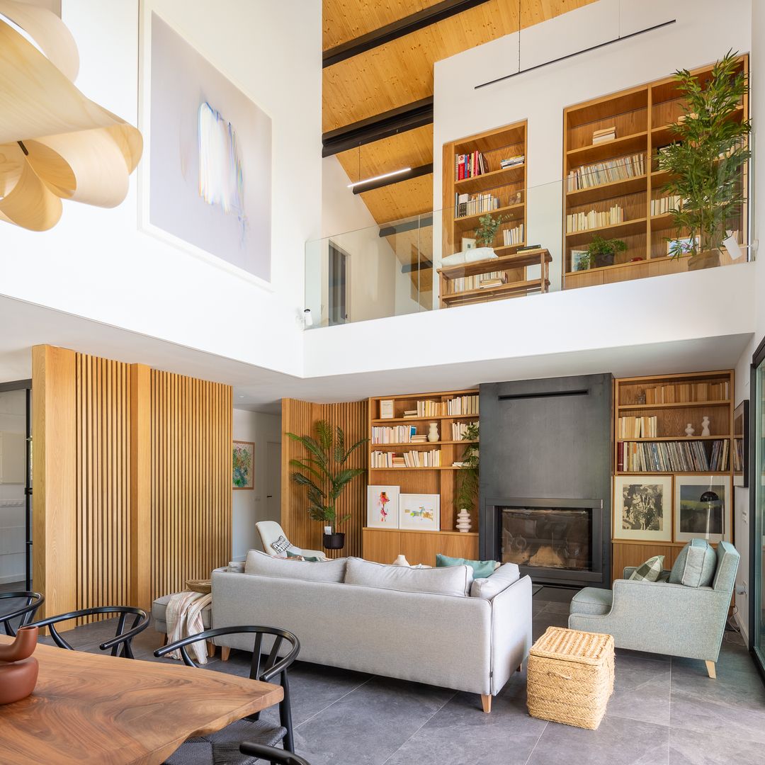 Una casa en la sierra de Guadarrama, en Madrid, con un interiorismo acogedor y moderno