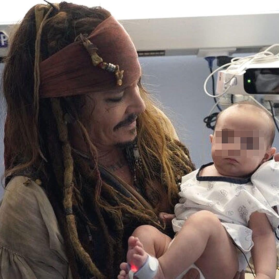 La impresionante sorpresa de Johnny Depp a los niños del Hospital Donostia vestido de Jack Sparrow