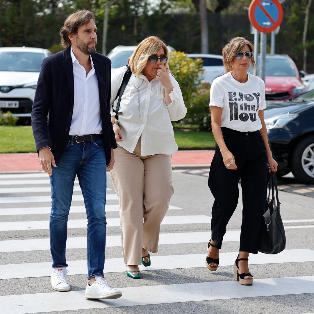 Alberto Díaz, Pilar Vidal y Gema López a su llegada al tanatorio de Tres Cantos, a 18 de septiembre de 2024, en Madrid 