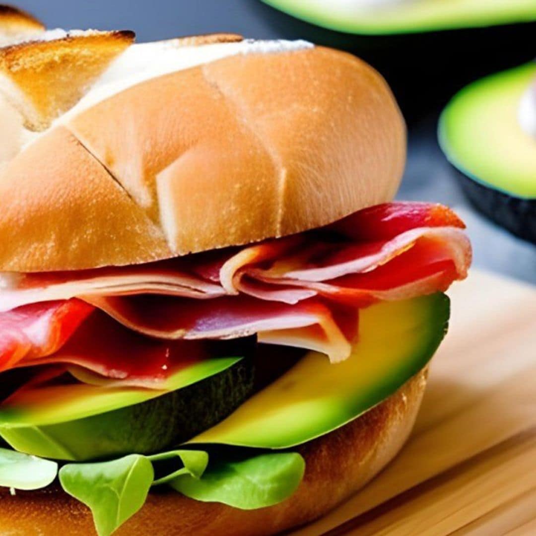 Bocadillito de aguacate y jamón ibérico