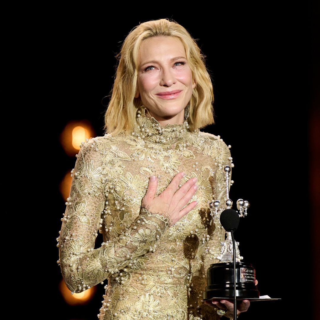 La emoción de Cate Blanchett al recoger su premio en San Sebastián, con mensaje sorpresa de George Clooney