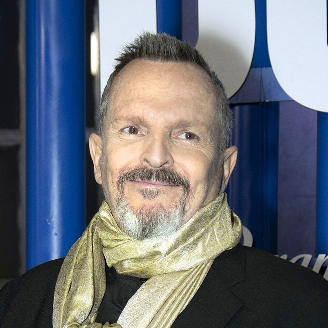 La espectacular reaparición de Miguel Bosé en México tras su operación de hernia discal