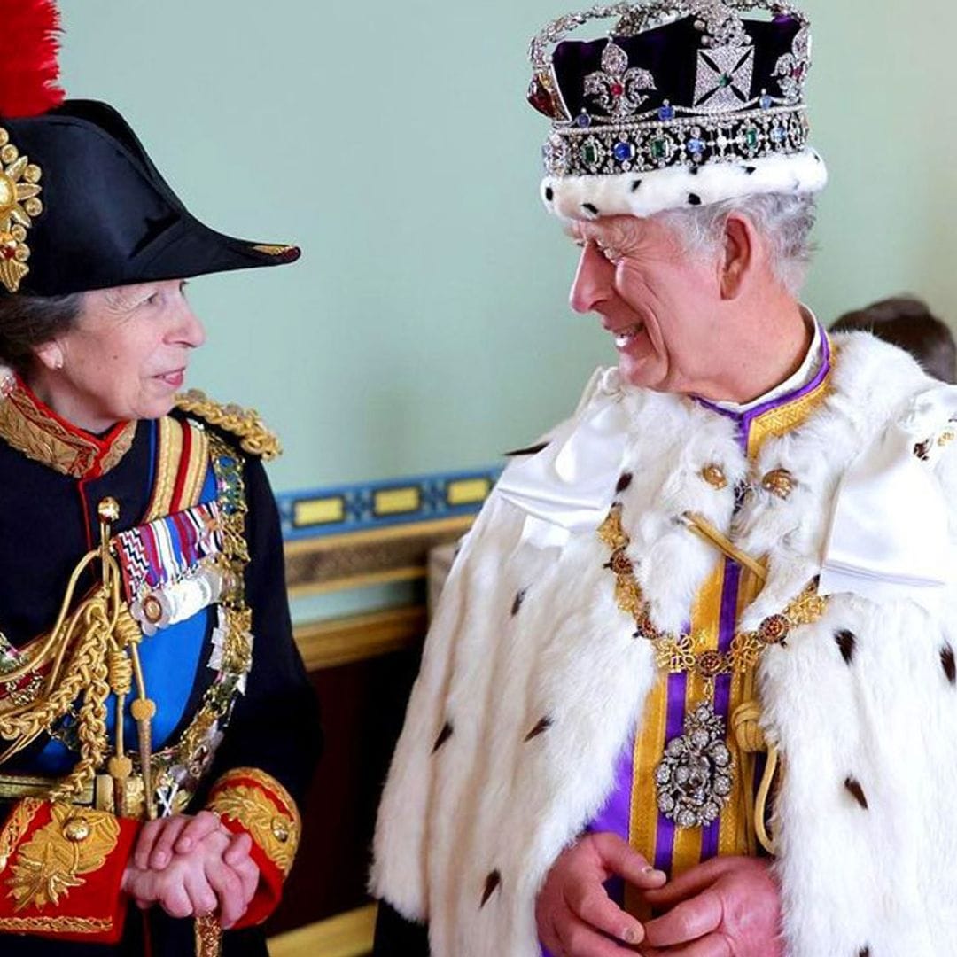 La divertida y curiosa forma con la que el rey Carlos ha felicitado a su hermana, la princesa Ana