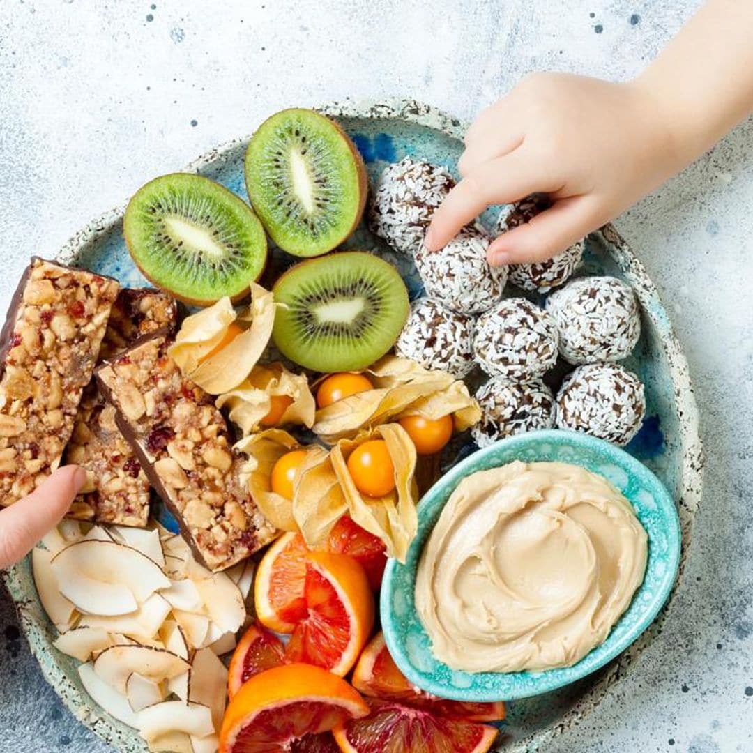 9 ‘snacks’ sanos y deliciosos que puedes compartir con tus hijos