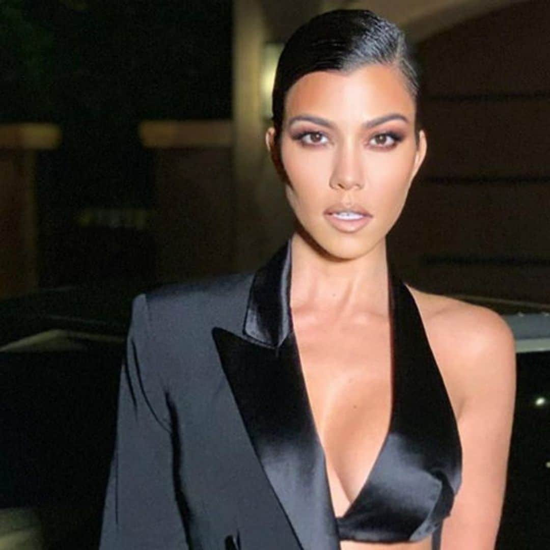 ¡Kourtney 007! No hay escote imposible para las Kardashian