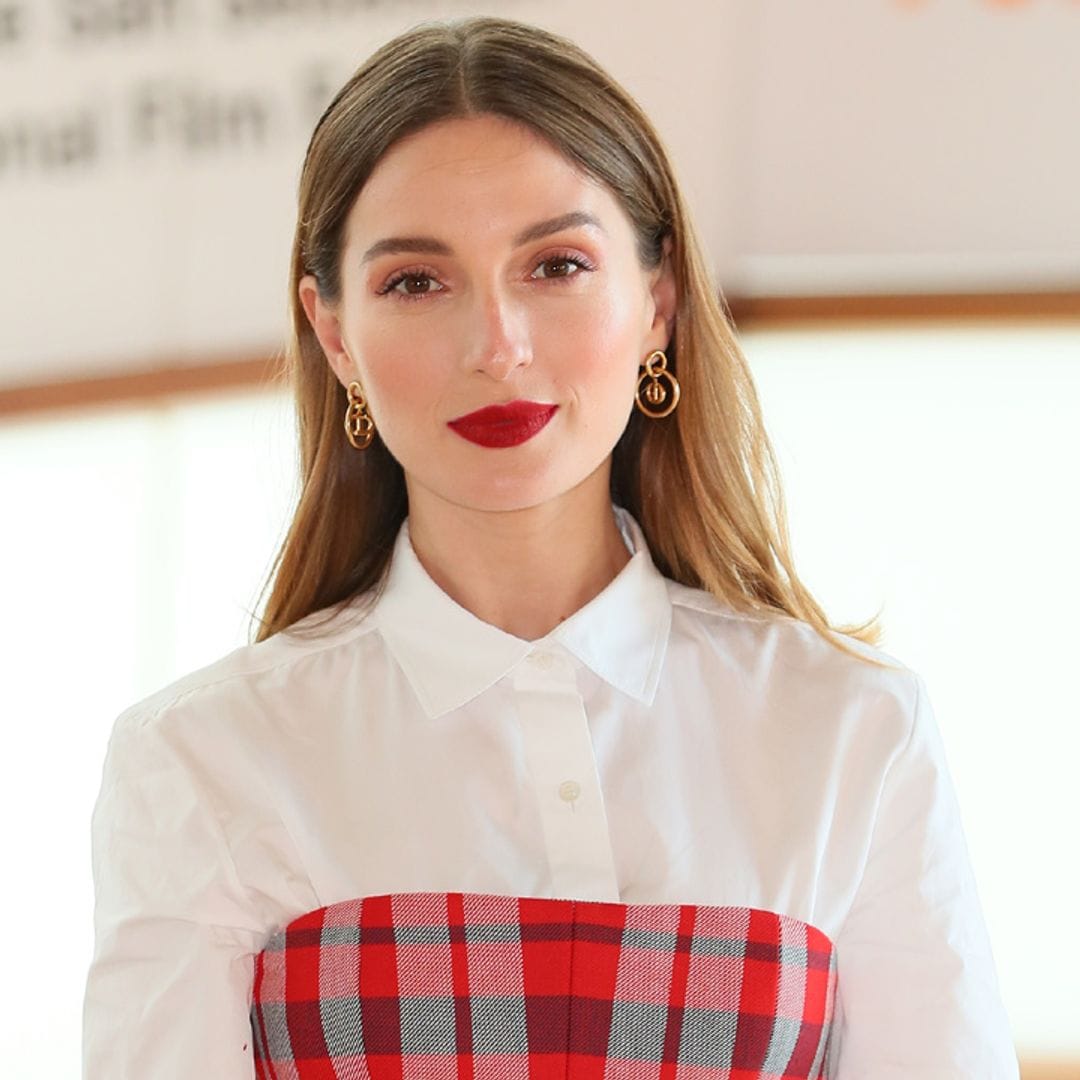 María Valverde celebra su doble regreso al cine con 2 looks inolvidables