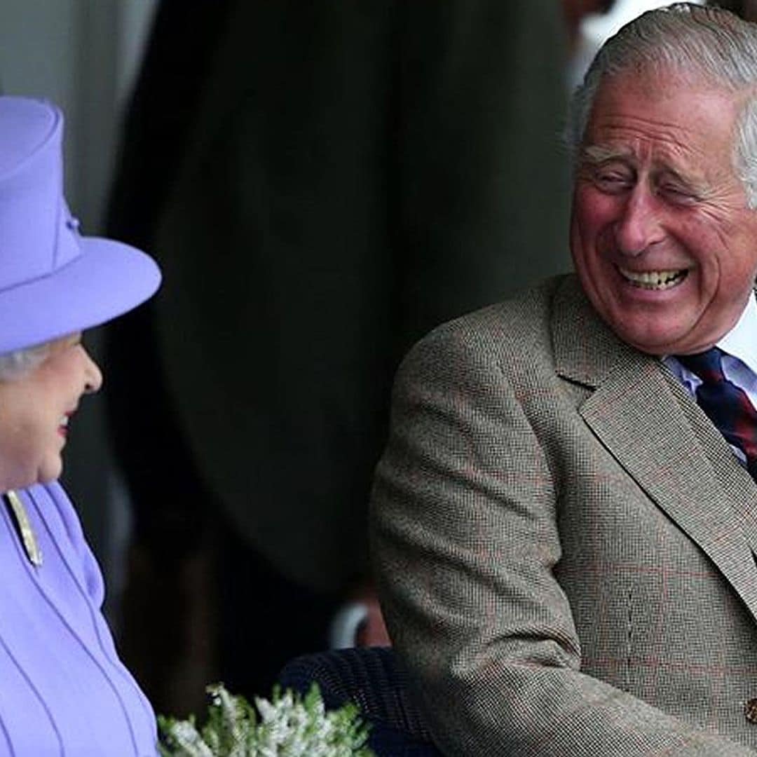 La nostálgica (y tierna) fotografía con la que Isabel II felicita el cumpleaños a Carlos de Inglaterra