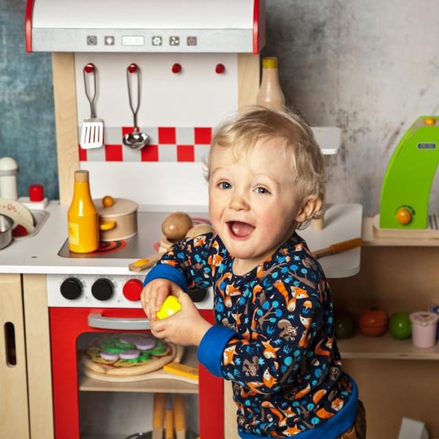 ni o jugando cocinitas