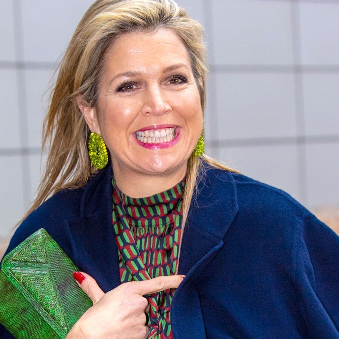 Máxima toma prestado el abrigo azul que su hija Amalia llevó en un día clave