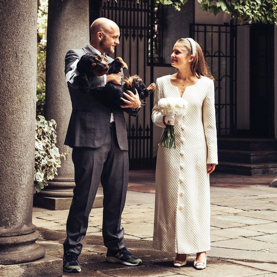 El sofisticado look nupcial de Matilde Ferri con vestido de rejilla y diadema para su íntima boda civil en Milán