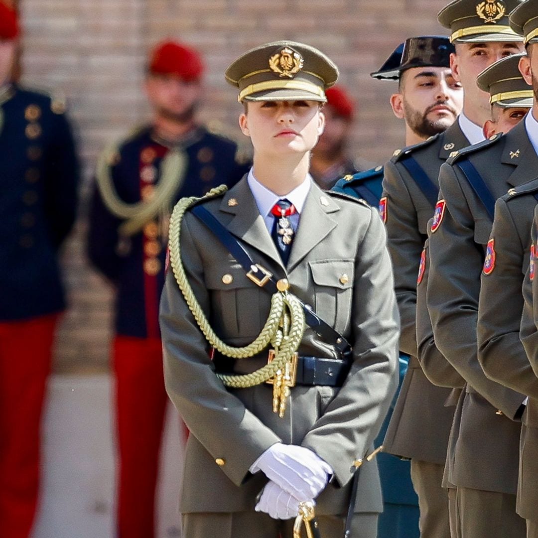 La princesa de Asturias, en la entrega de su despacho de alférez cadete, luce por primera vez gorra de plato