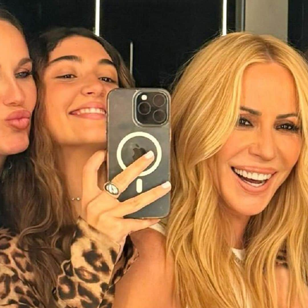 Marta Sánchez celebra su cumpleaños en una cena 'insuperable' junto a su novio, su hija y amigas