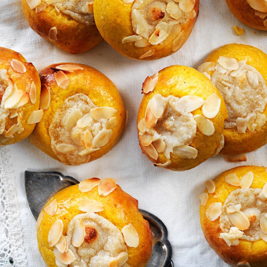 Bollitos de crema de almendras