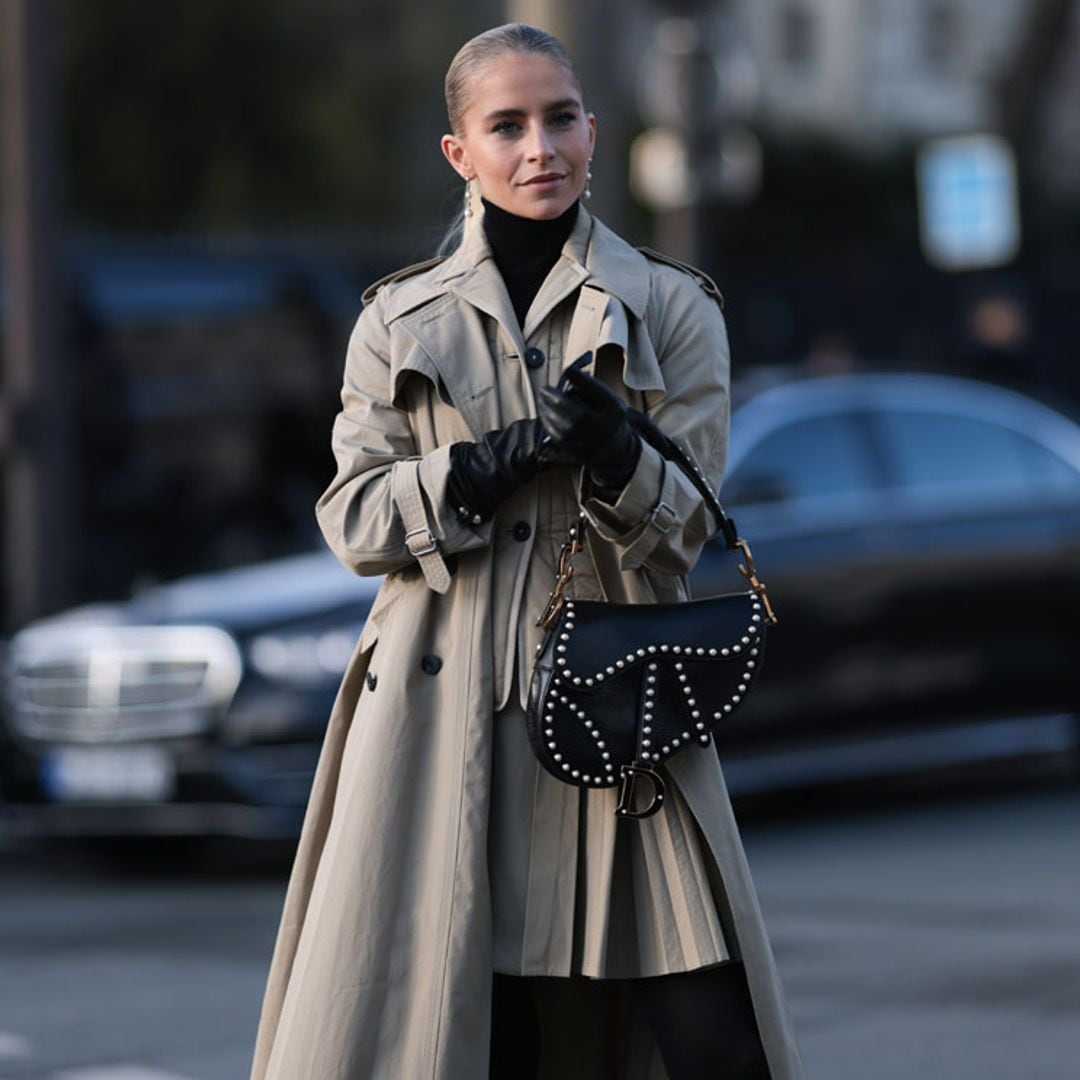 Nuestra estilista elige 4 looks elegantes y fáciles con la minifalda de tablas que es supertendencia