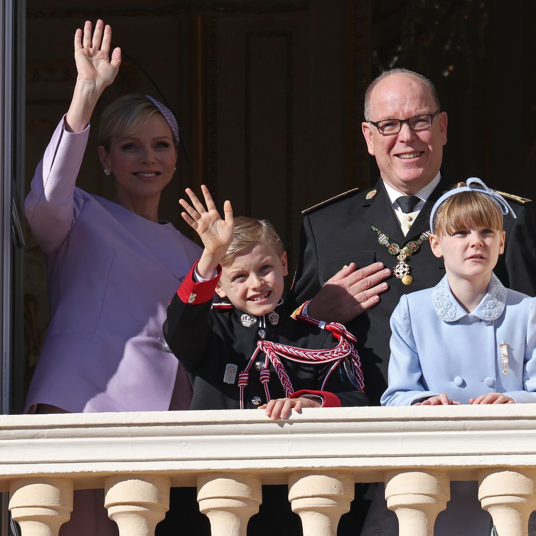 Alberto y Charlene de Mónaco participan en el día grande del Principado arropados por la familia Grimaldi