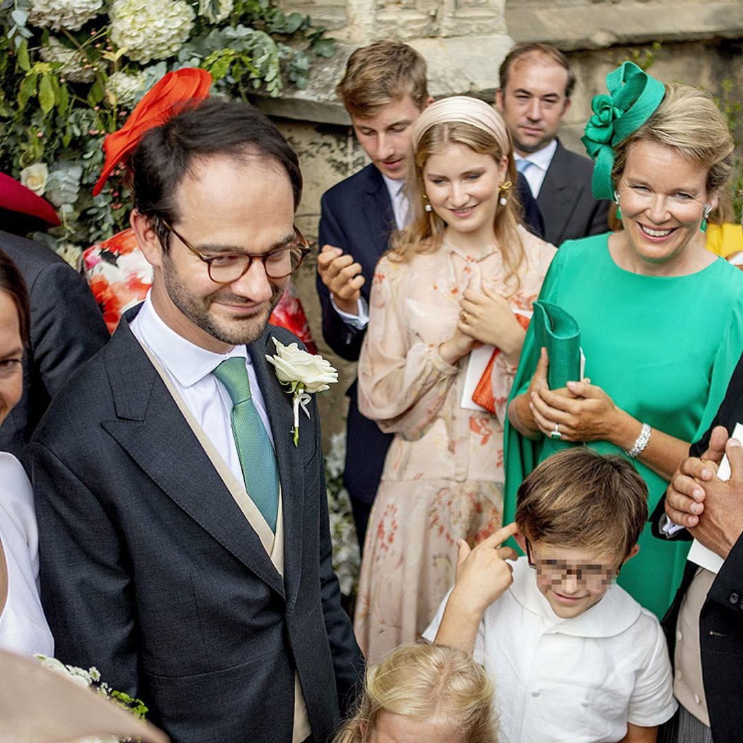 Matilde de Bélgica, feliz en la boda de su hermano, junto al Rey y tres de sus hijos