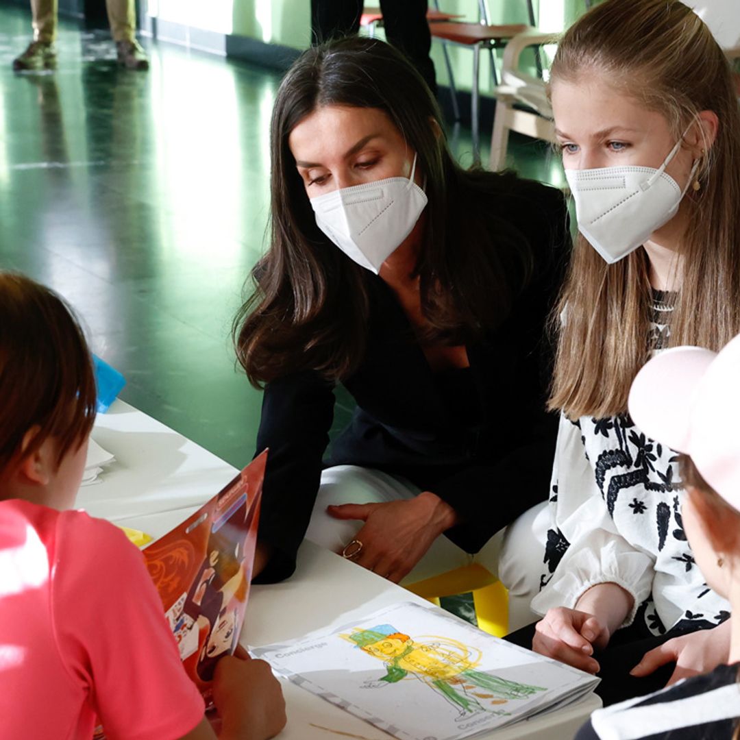 El cariño de la princesa Leonor y la reina Letizia con las niñas ucranianas víctimas de la guerra