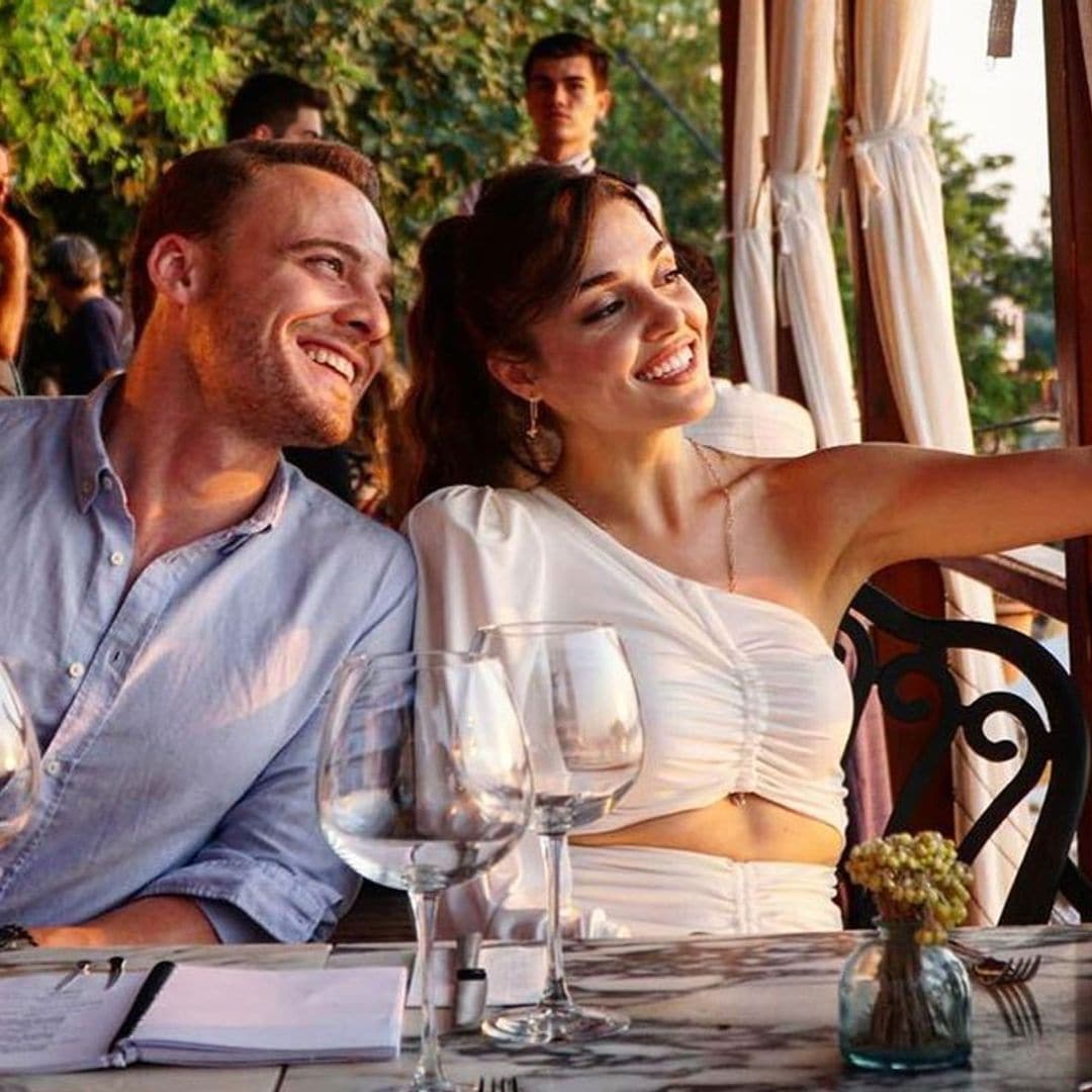 Hande Erçel y Kerem Bürsin, protagonistas de 'Love is in the air', ¿la escapada que confirma su romance?