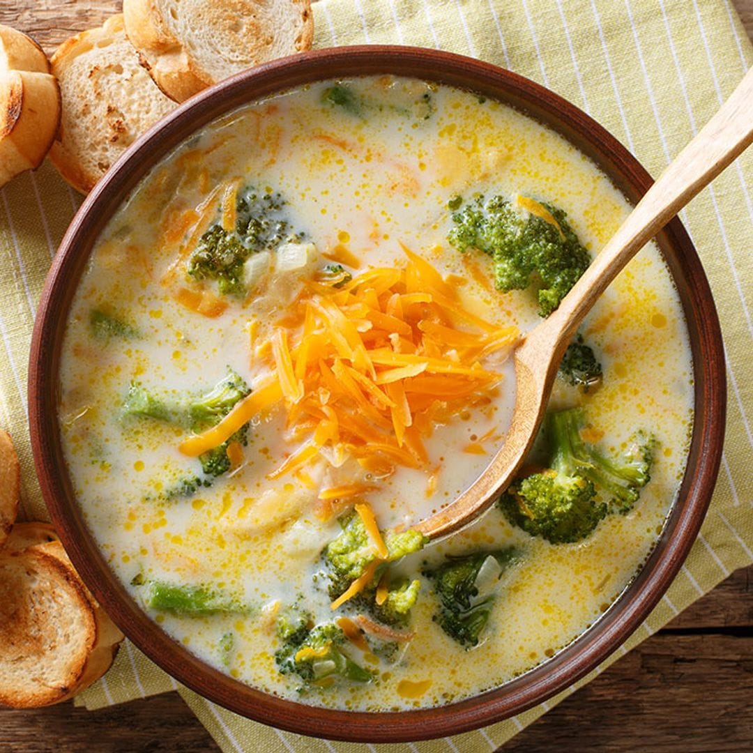 Sopa de brócoli con queso 'cheddar'