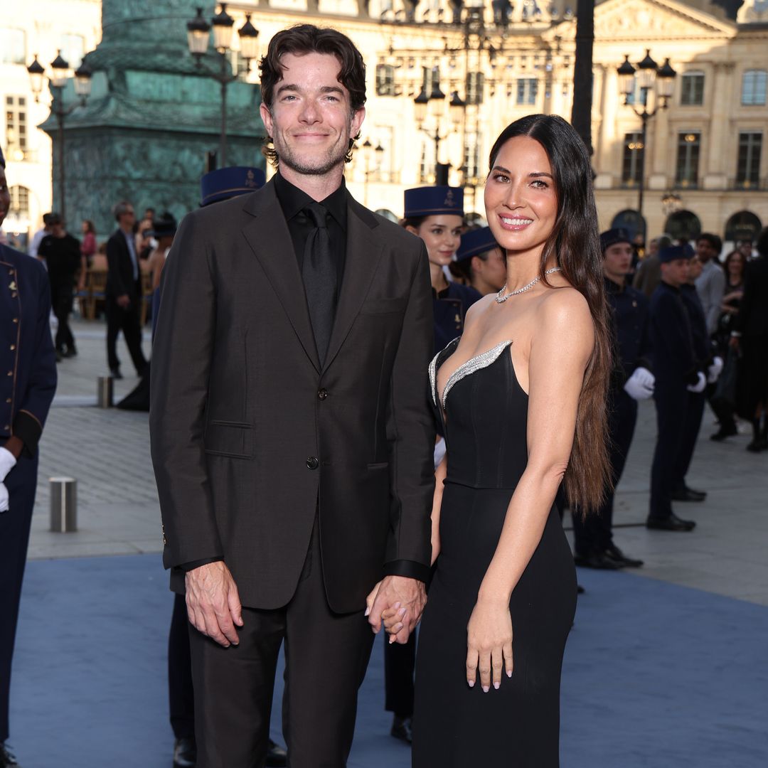 Olivia Munn se ha casado con John Mulaney tras el 'cáncer agresivo' por el que ha sido operada cuatro veces en el último año