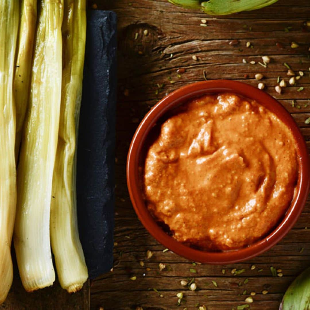 Calçots con salsa romesco