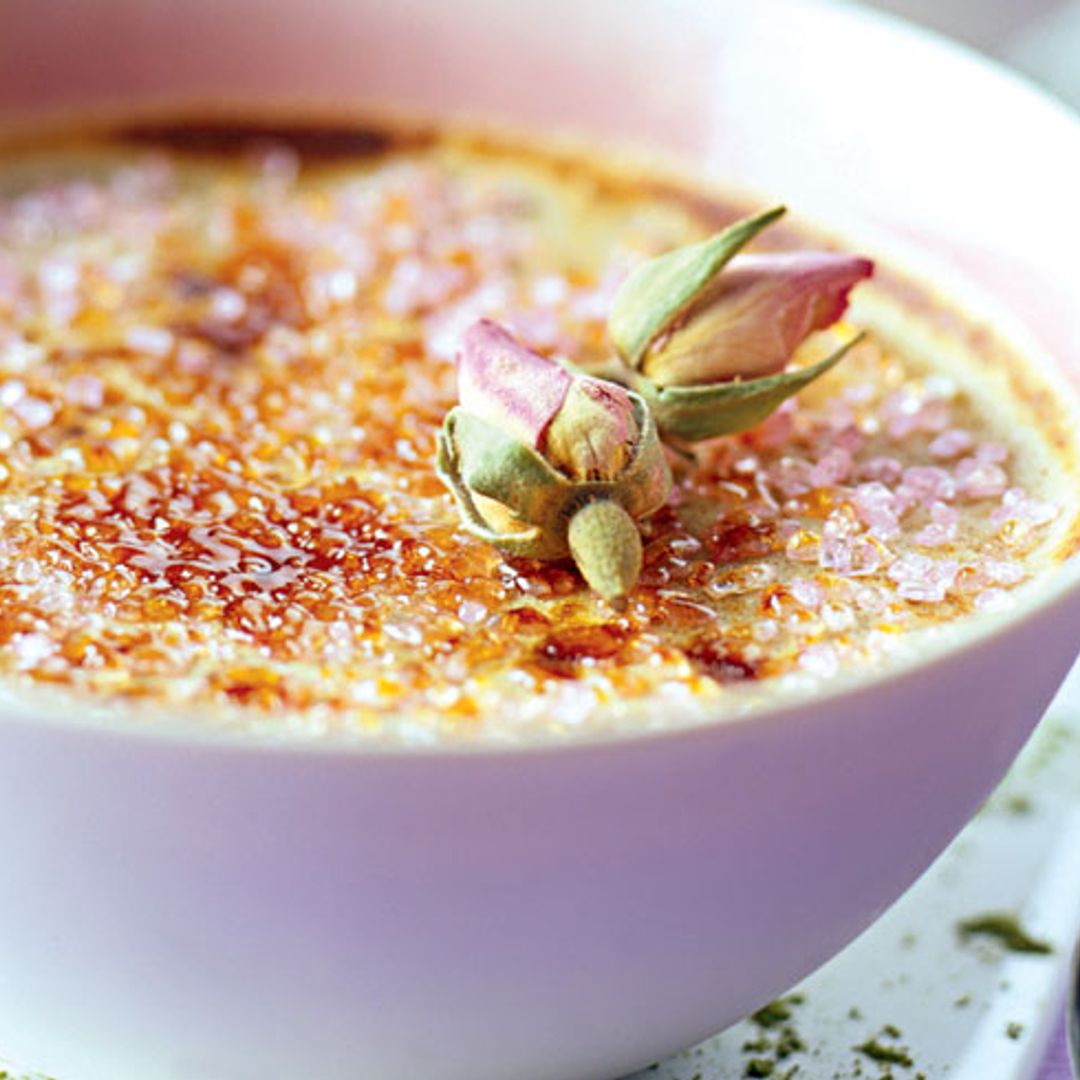 Crema caramelizada al agua de rosas