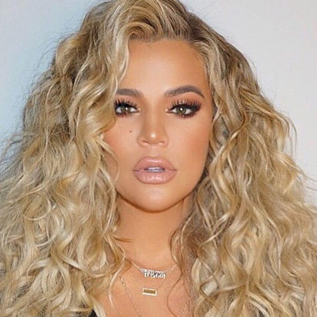 Detrás de estos rizos de Khloé Kardashian hay un uso inesperado de la plancha